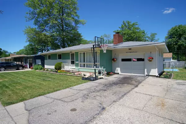 1114 Woodside Road, Roosevelt Park, MI 49441