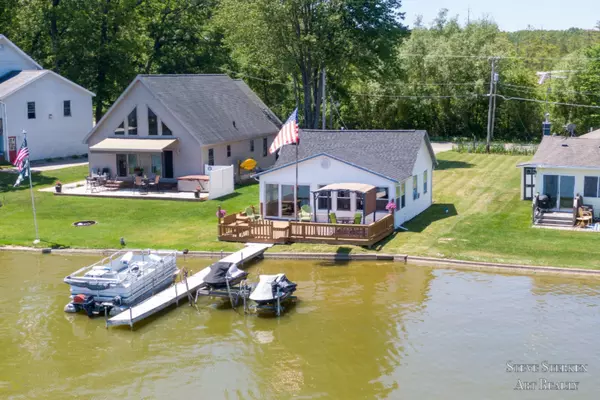 Grant, MI 49327,1233 E Hess Lake Drive