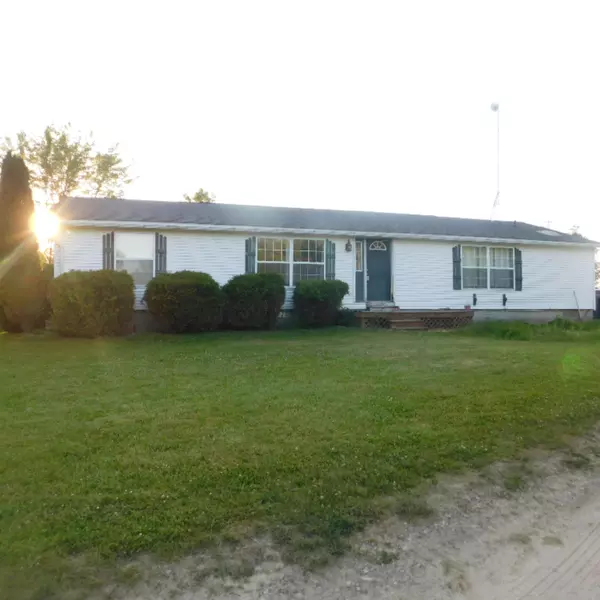 807 E Moore Road, Grant, MI 49327