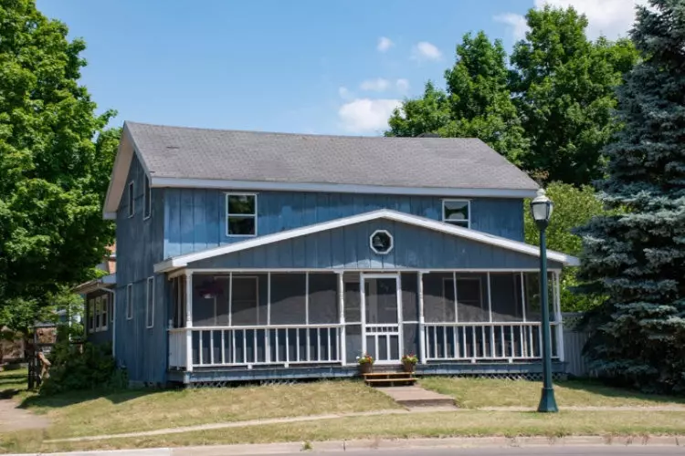 218 West Division Street, Dowagiac, MI 49047