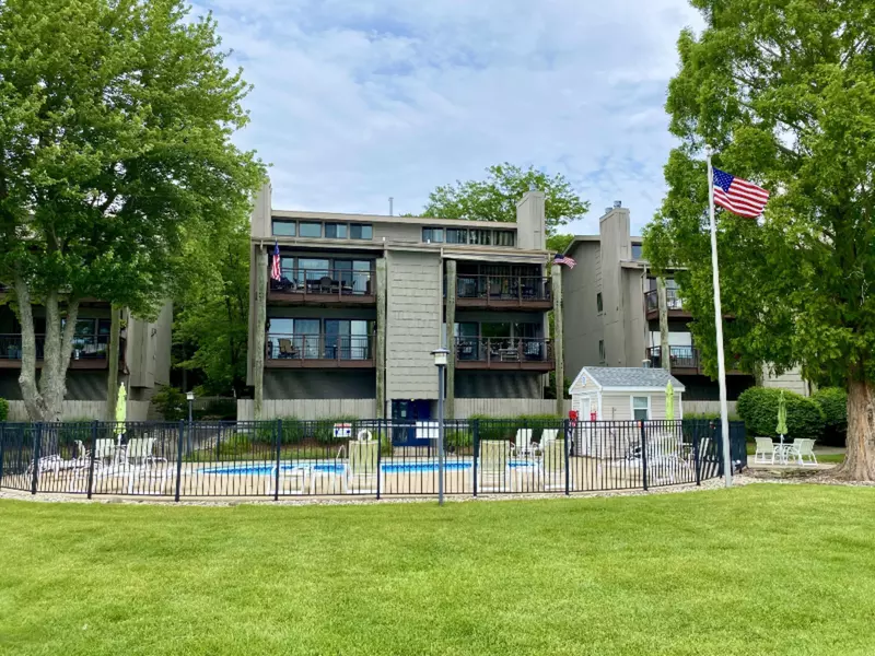 555 Lake Street #8, Saugatuck, MI 49453