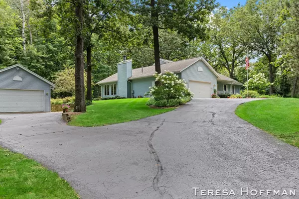 306 Sagamore Trail, Lowell, MI 49331