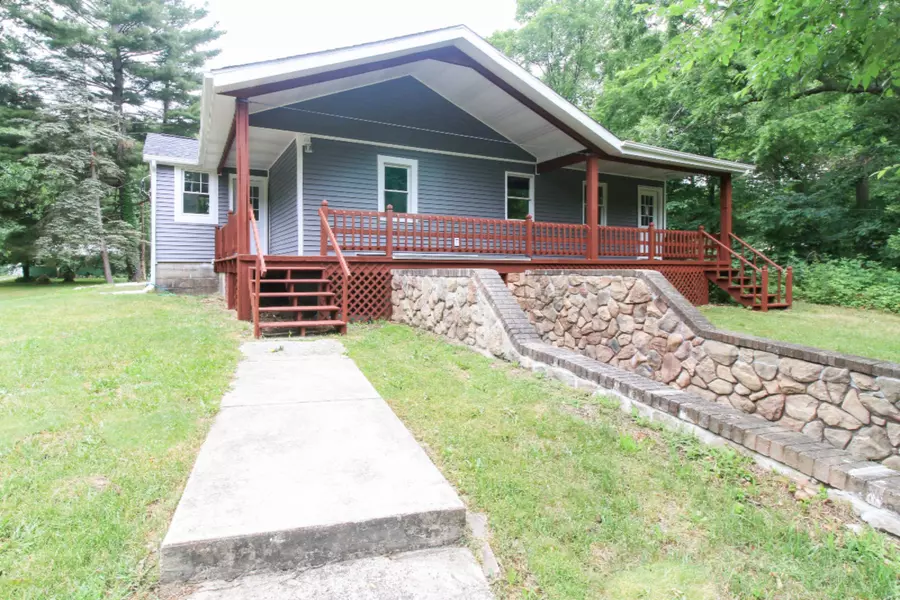 901 Grindle SE Drive, Lowell, MI 49331