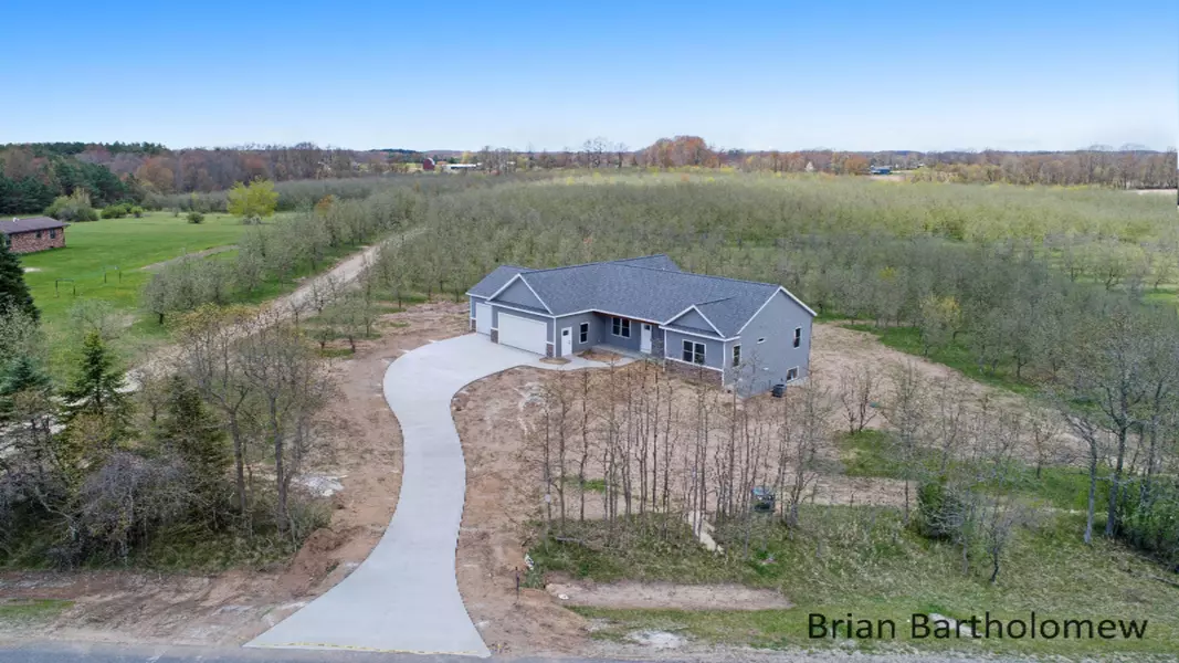 12593 edgerton NE Avenue, Cedar Springs, MI 49319