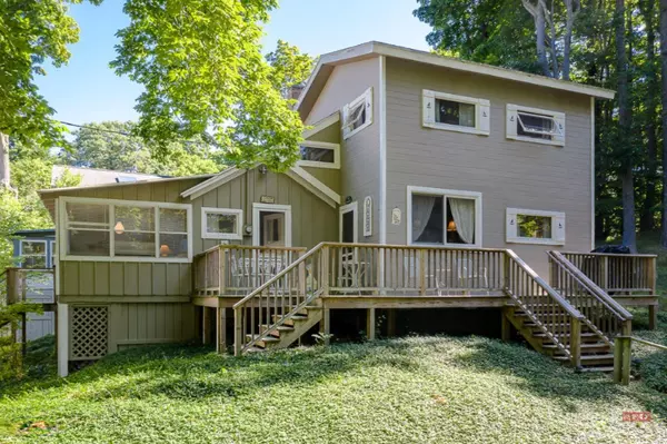 69 Poplar Ridge, Grand Haven, MI 49417