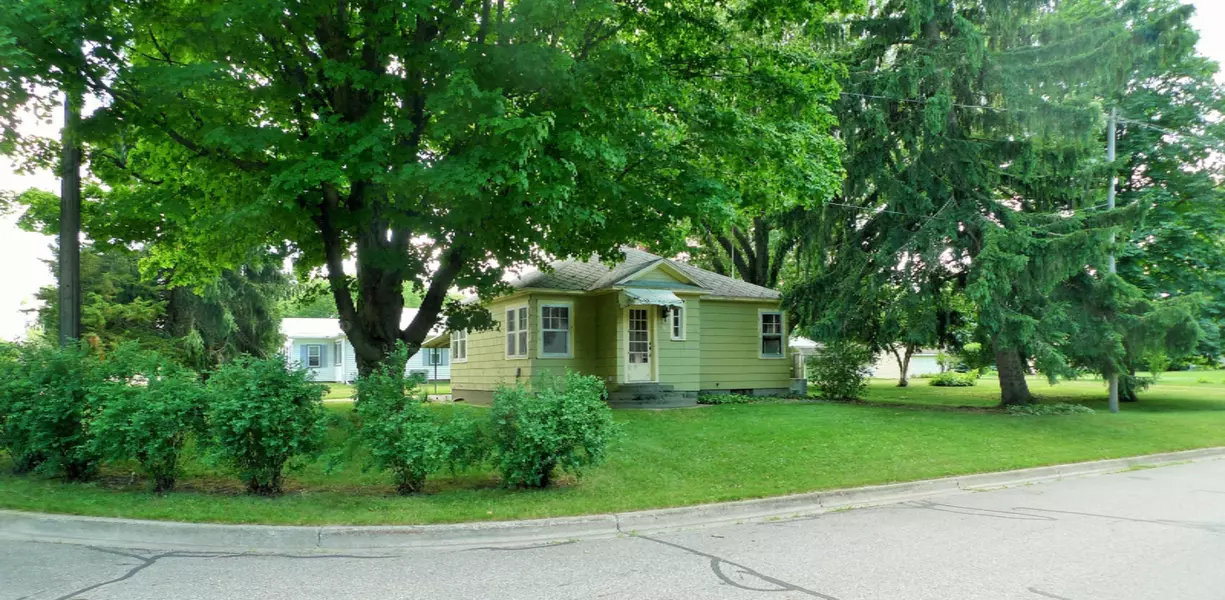 75 Wellworth Avenue, Springfield, MI 49037