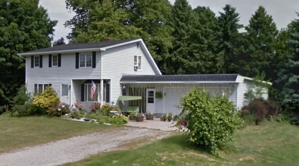 1473 E Broomfield Road, Mount Pleasant, MI 48858