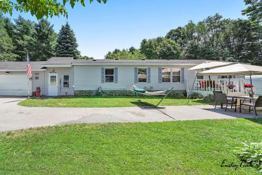 15334 Simmons NE Avenue, Cedar Springs, MI 49319