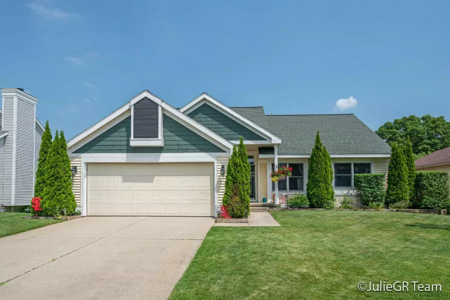 15735 Riverside Drive, Spring Lake, MI 49456