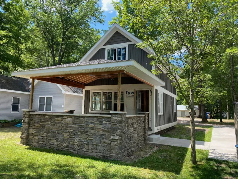 990 S Logans Lane, Hesperia, MI 49421