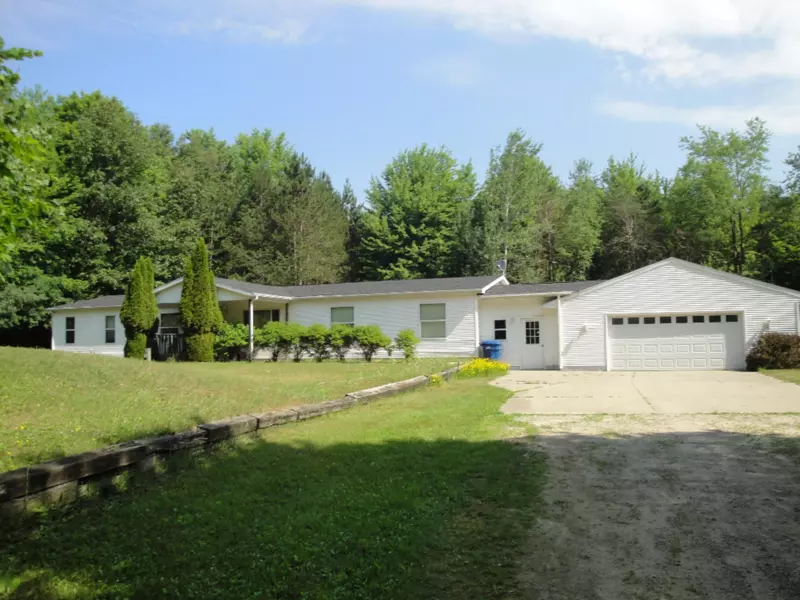 5282 E Sternberg Road, Fruitport, MI 49415
