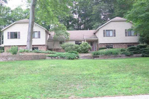 13871 Bittersweet Drive, Grand Haven, MI 49417