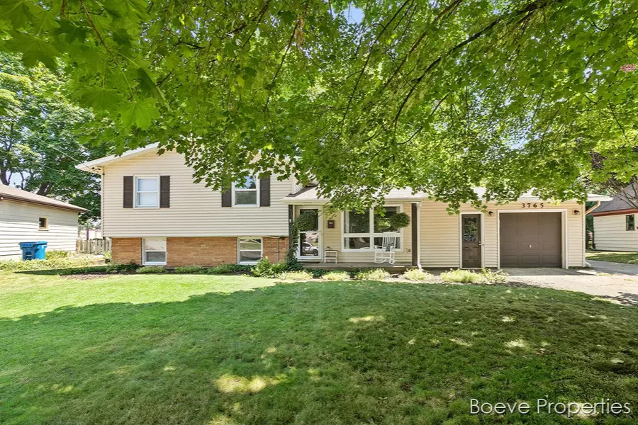 3765 Omaha SW Street, Grandville, MI 49418