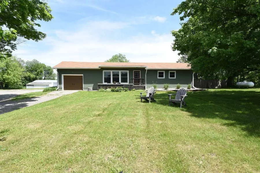 16920 Kenowa Avenue, Kent City, MI 49330