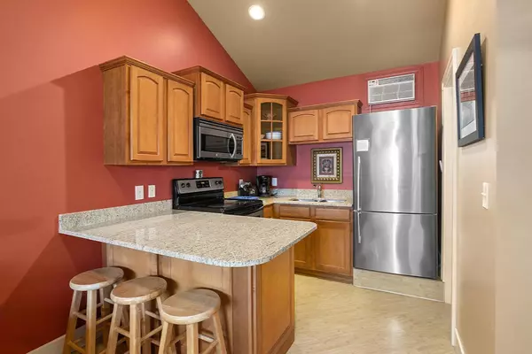 Saugatuck, MI 49453,842 Lake Street #3