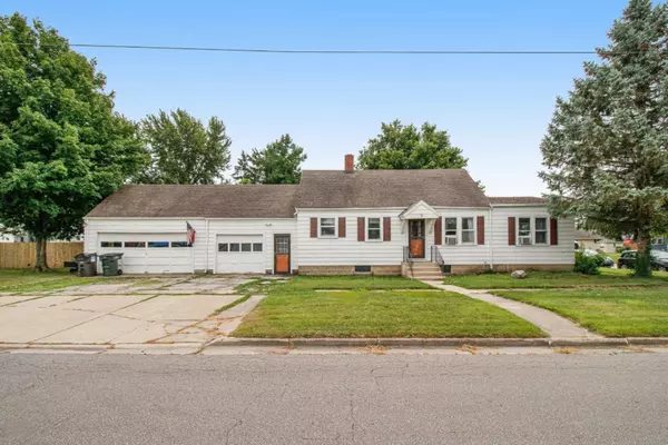 9 Michigan W Street, Three Oaks, MI 49128