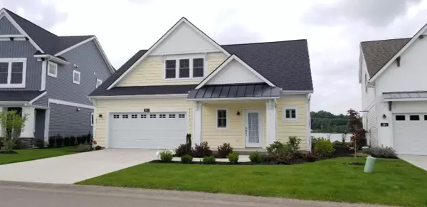 912 S Cove Circle, Whitehall, MI 49461