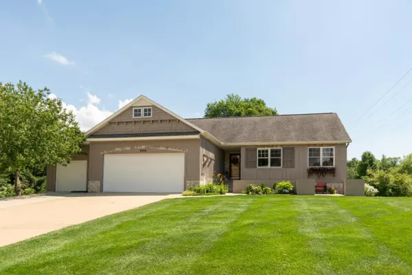 16804 Watersedge Drive, Grand Haven, MI 49417