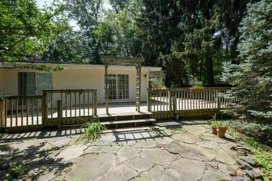 15941 Lake Avenue, Union Pier, MI 49129