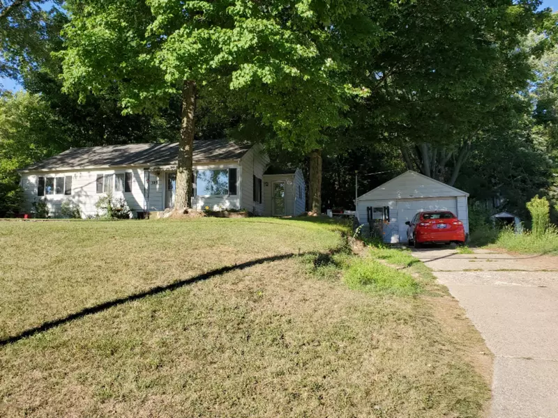 315 N Jackson SE Street, Lowell, MI 49331