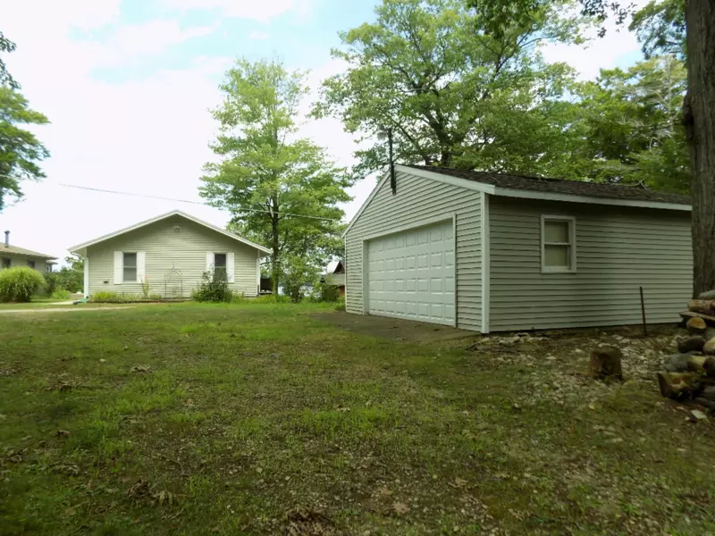 32016 Huckleberry Lane, Dowagiac, MI 49047