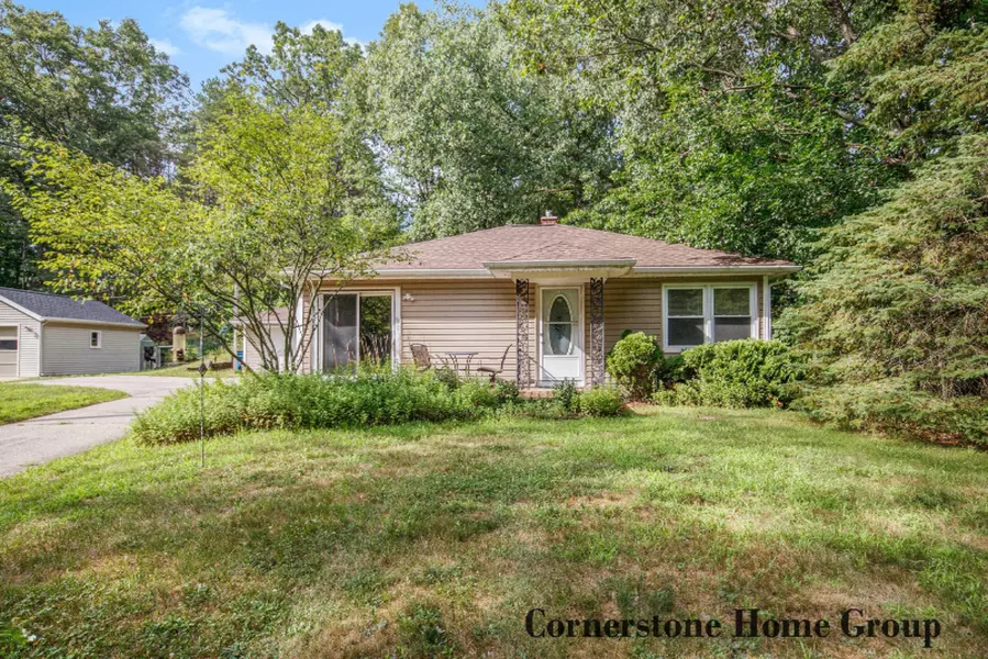 1825 Post NE Drive, Belmont, MI 49306