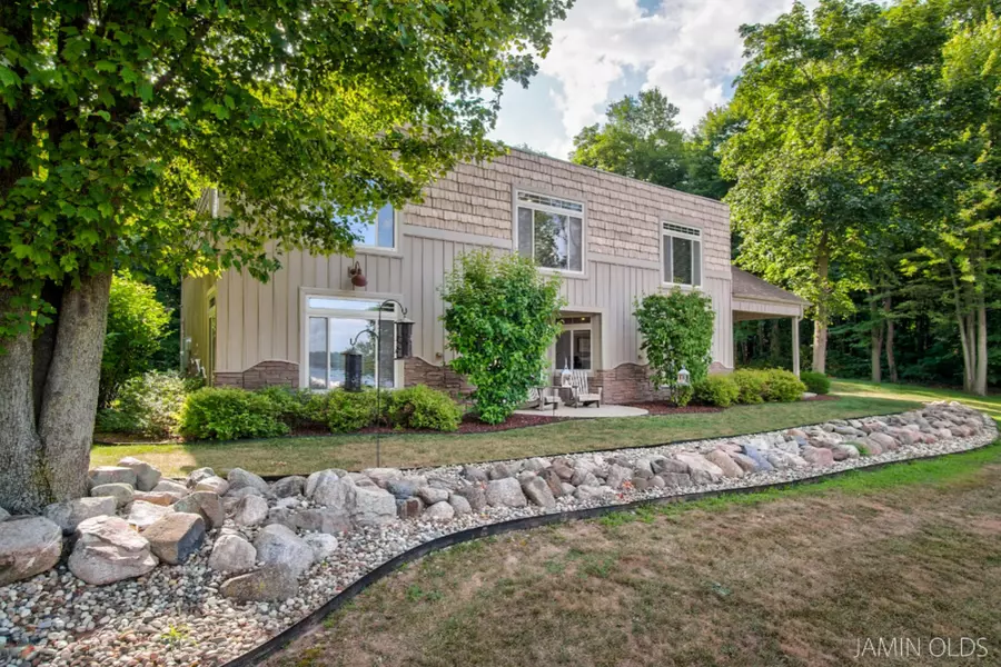 45127 Pine Street, Decatur, MI 49045