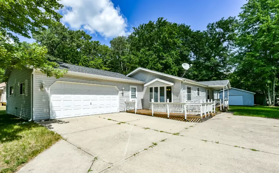 316 Driftwood Circle, Prudenville, MI 48651