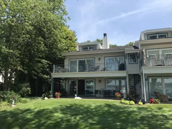 515 Lake Street #4, Saugatuck, MI 49453