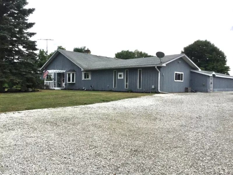 17635 Manitou Beach Road, Addison, MI 49220