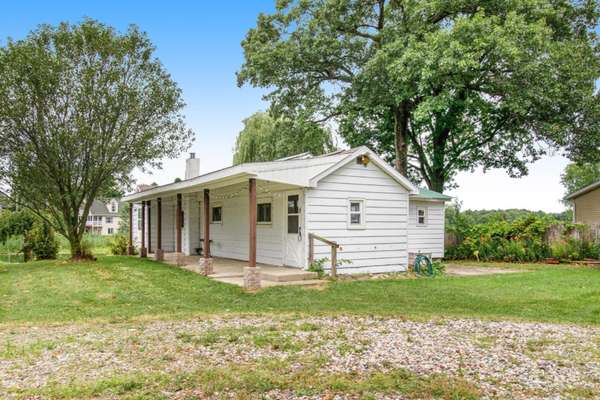 31908 Decker Road, Colon, MI 49040