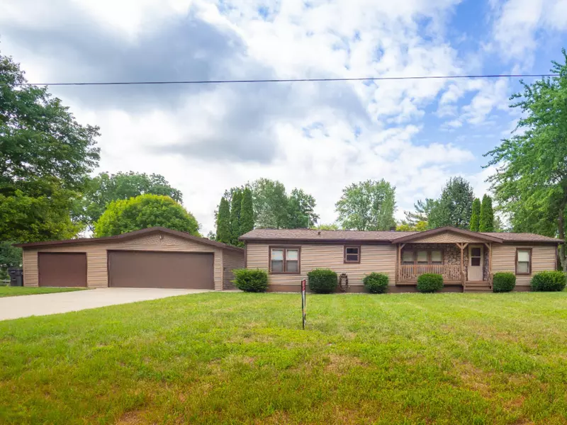 46493 Delta Drive, Decatur, MI 49045