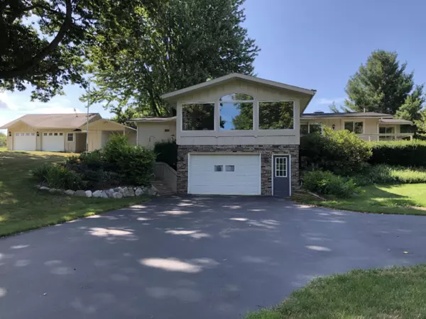 1492 W Anthony Road, Pentwater, MI 49449