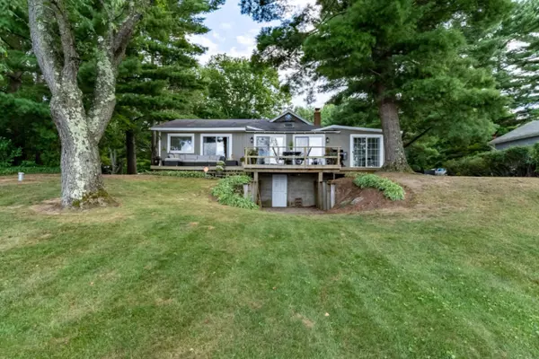 5075 Osterhout Lake Drive, Grand Junction, MI 49056