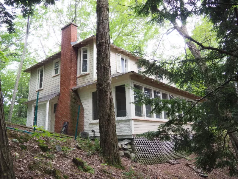 2261 Lakeisle Avenue, Onekama, MI 49675