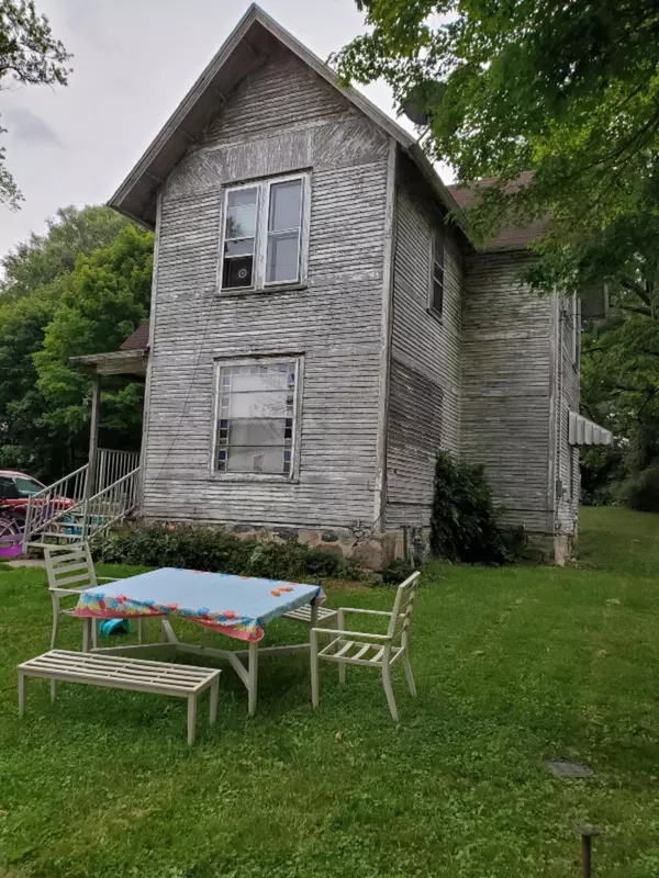 211 W Maple Street, Camden, MI 49232