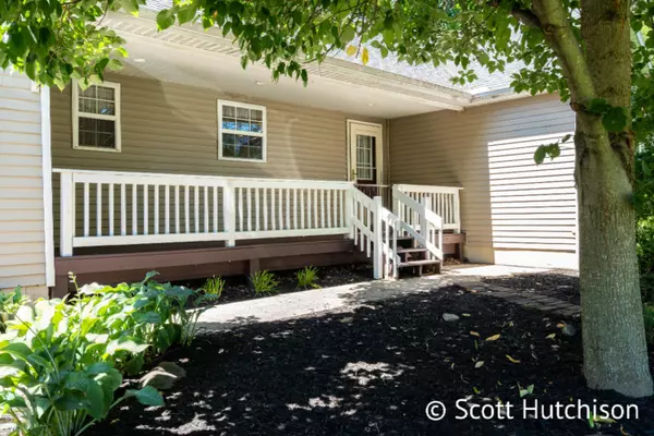 Comstock Park, MI 49321,9225 Dayton Oaks Court
