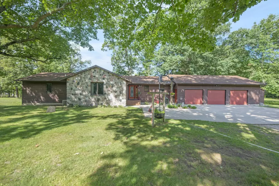 250 17 Mile NE Road, Kent City, MI 49330