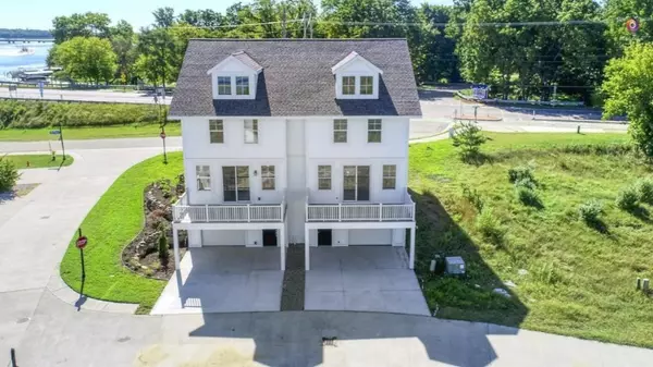 Douglas, MI 49406,100 Keewatin Court #16