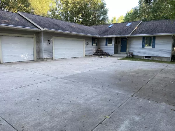 21125 W Lake Montcalm Road, Howard City, MI 49329