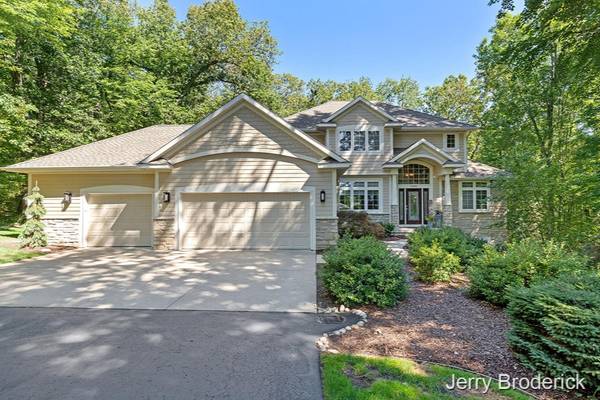 6200 Stout Creek NE Avenue, Belmont, MI 49306