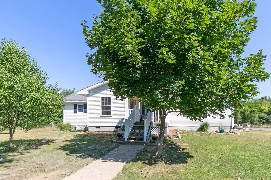 60524 Shoreline Drive, Burr Oak, MI 49030