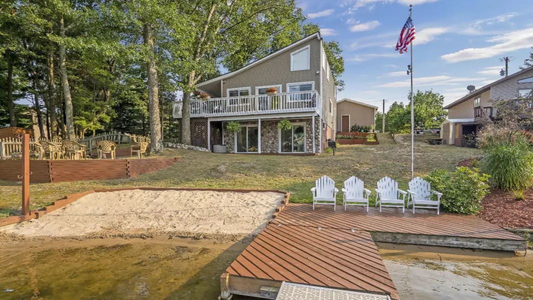 8332 W Lakevilla Court, Mears, MI 49436