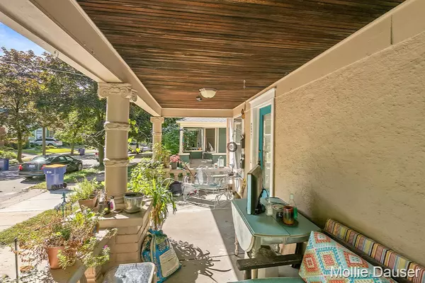 Grand Rapids, MI 49506,227 Warren SE Avenue