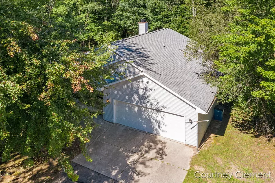 12550 White Creek NE Avenue, Cedar Springs, MI 49319