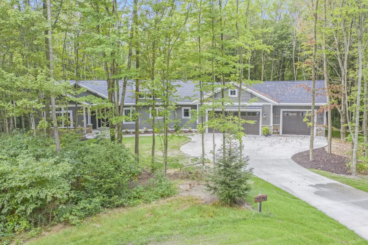 Holland, MI 49423,4140 Rymore Wood