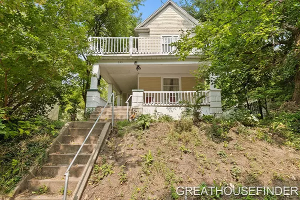 555 Bissell NE Street, Grand Rapids, MI 49503