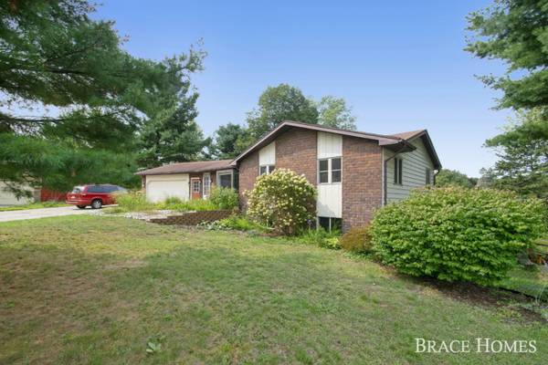 3303 Keswick NE Drive, Belmont, MI 49306