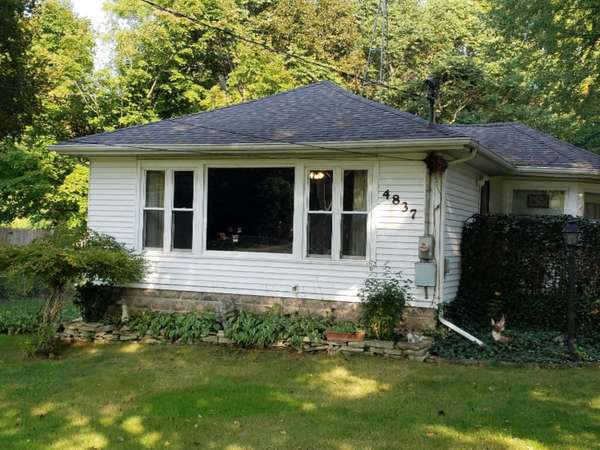 4837 N Coloma Road, Coloma, MI 49038