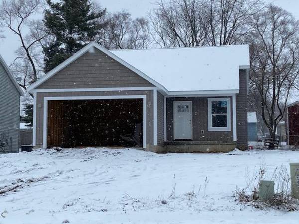 55 E Division NW Street, Casnovia, MI 49318